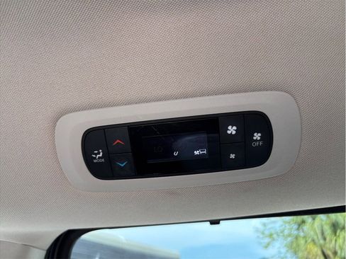 Used 2021 Chrysler Voyager Lxi FWD image 32