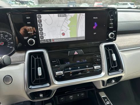 Used 2023 Kia Sorento S w/ Panoramic Sunroof Package AWD/4WD image 16