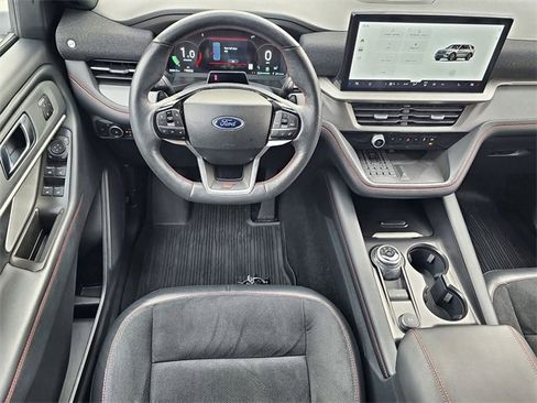Used 2025 Ford Explorer ST image 21