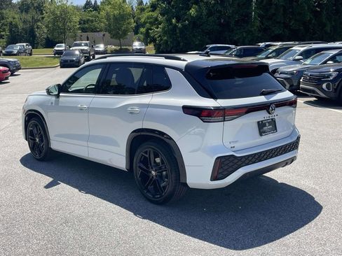New 2026 Volkswagen Tiguan SE R-Line FWD image 5