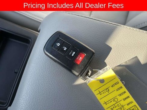 Used 2017 Toyota Camry XLE w/ Moonroof Package FWD image 36