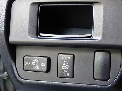 Used 2016 Toyota Tacoma Limited w/ Towing Package RWD image 23