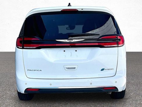 Used 2023 Chrysler Pacifica Touring-L FWD image 6
