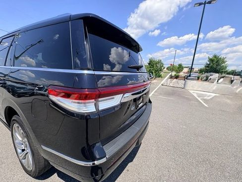 Used 2024 Lincoln Navigator Reserve AWD/4WD image 4