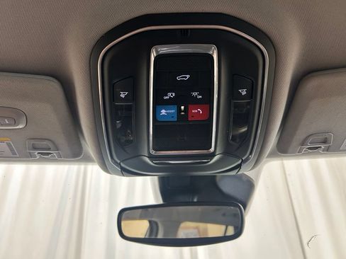 Used 2022 Jeep Grand Cherokee L Limited AWD/4WD image 16