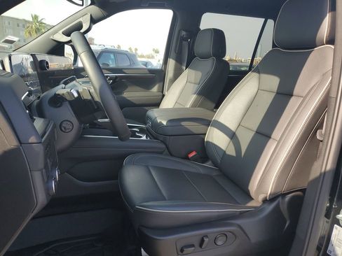 Used 2025 Chevrolet Tahoe Premier image 19