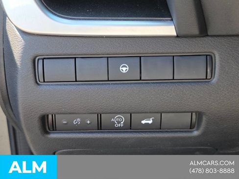 Used 2025 Nissan Rogue SV FWD image 27