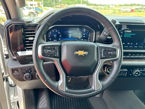 Used 2025 Chevrolet Silverado 2500 LT w/ Convenience Package AWD/4WD image 14
