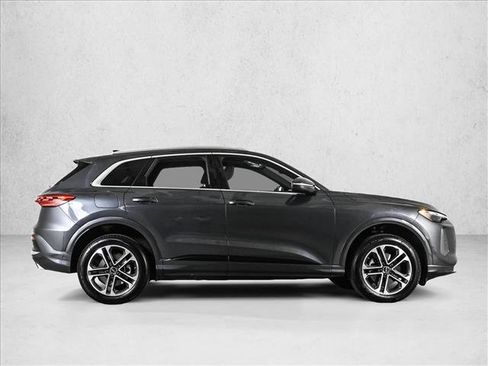 Certified 2025 Audi Q5 Premium w/ Convenience Package AWD/4WD image 4