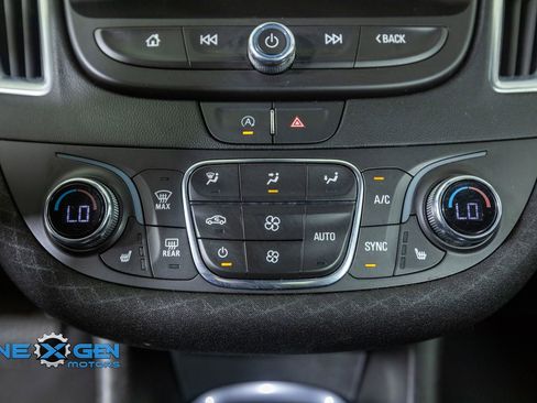 Used 2021 Chevrolet Malibu LT FWD image 20