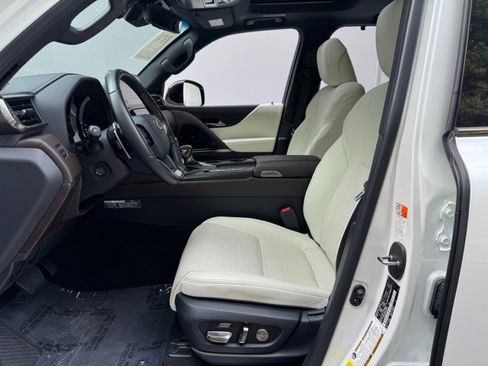 Used 2023 Lexus LX 600 Luxury w/ Appearance Package image 17