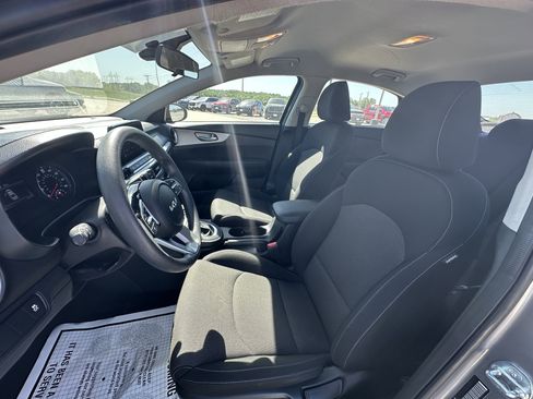 Used 2023 Kia Forte LXS FWD image 6