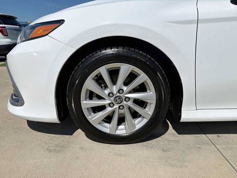 Used 2021 Toyota Camry LE FWD image 10