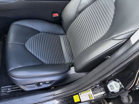 Used 2023 Toyota Camry SE w/ Cold Weather Package FWD image 11