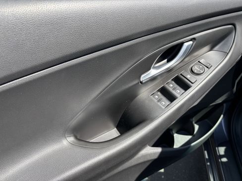 Used 2019 Hyundai Elantra GT image 14