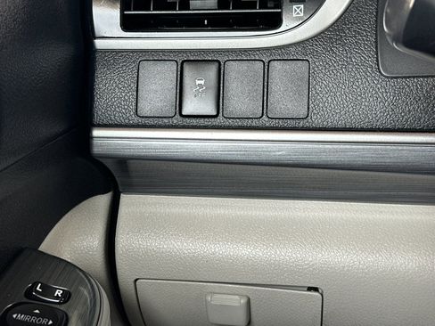 Used 2014 Toyota Camry LE image 29