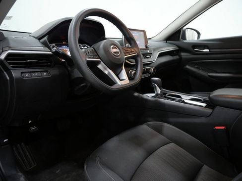 Used 2024 Nissan Altima 2.5 SV FWD image 11