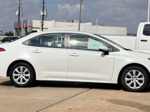 Used 2024 Toyota Corolla LE FWD image 6