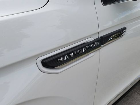 Certified 2024 Lincoln Navigator Premiere AWD/4WD image 3