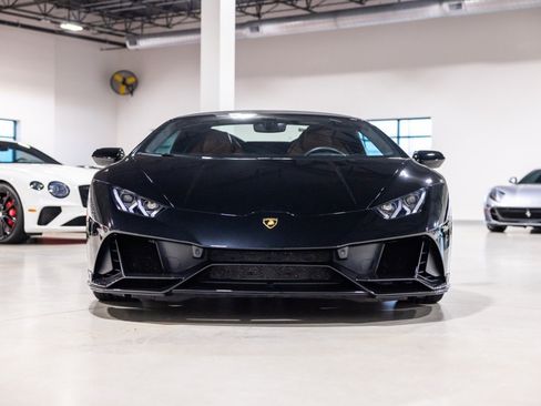 Used 2023 Lamborghini Huracan EVO AWD/4WD image 2