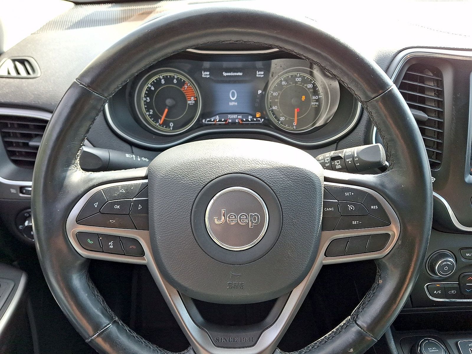 Used 2021 Jeep Cherokee Latitude Lux w/ Comfort/Convenience Group AWD/4WD image 16