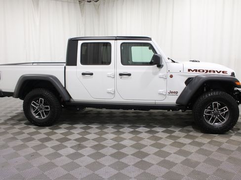 Used 2026 Jeep Gladiator Mojave AWD/4WD image 29