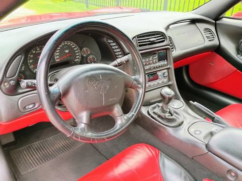 Used 2001 Chevrolet Corvette Z06 w/ Memory Pkg RWD image 31