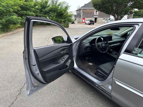 Used 2023 Honda Accord EX-L image 12