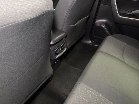 Used 2022 Toyota RAV4 XLE AWD/4WD image 43