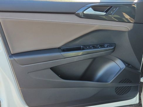 Used 2022 Volkswagen Taos SEL image 13