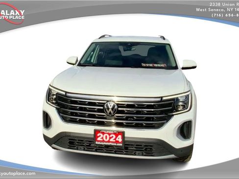 Used 2024 Volkswagen Atlas SE AWD/4WD image 2