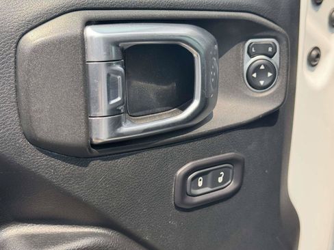 Used 2019 Jeep Wrangler Unlimited Rubicon AWD/4WD image 17