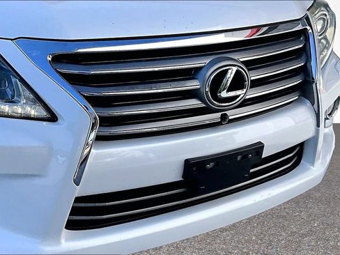 Used 2013 Lexus LX 570 4WD w/ Luxury Pkg image 32