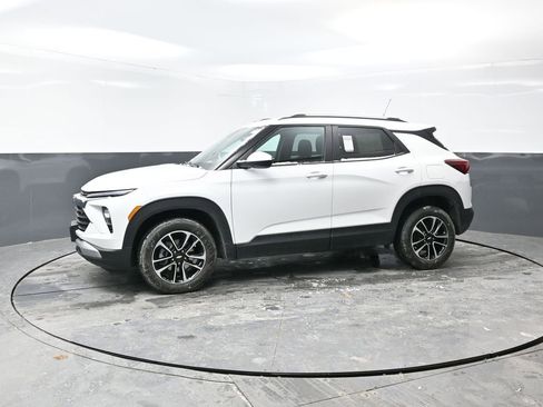 Used 2025 Chevrolet TrailBlazer LT w/ Driver Confidence Package image 10