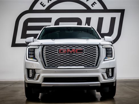 Used 2021 GMC Yukon XL Denali w/ Denali Ultimate Package image 3