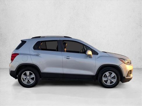 Used 2019 Chevrolet Trax LT w/ LT Convenience Package FWD image 4