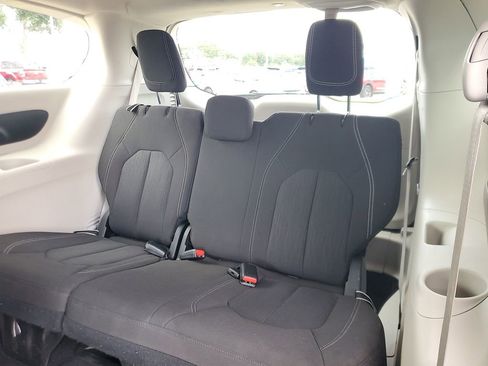 Used 2024 Chrysler Voyager LX image 9