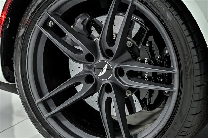 Used 2019 Aston Martin DBS Superleggera RWD image 21