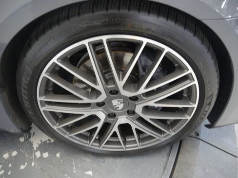 Certified 2025 Porsche Panamera image 16