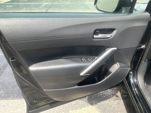 Used 2025 Toyota Corolla Cross XLE FWD image 19