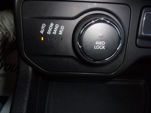 Used 2018 Jeep Renegade Latitude w/ Cold Weather Group AWD/4WD image 19