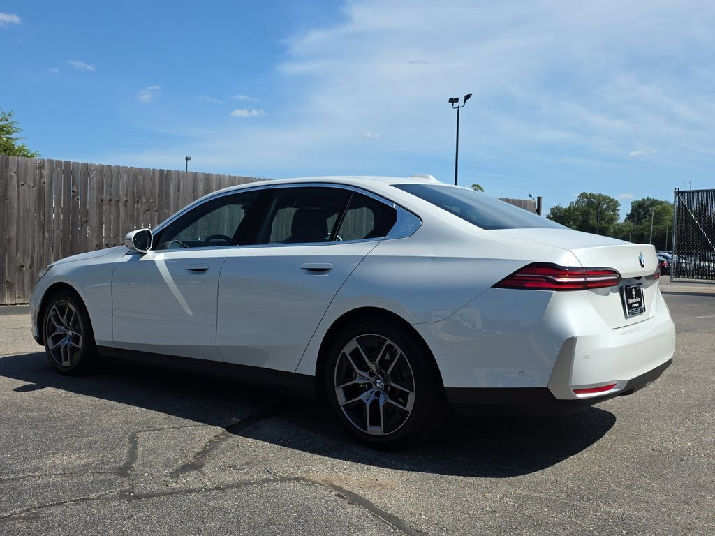 Used 2026 BMW 530i RWD image 3