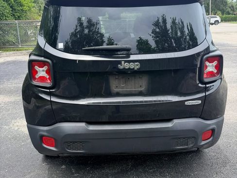 Used 2015 Jeep Renegade Latitude w/ Popular Equipment Group FWD image 4