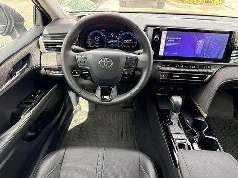 Used 2025 Toyota Camry XLE image 12