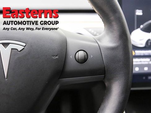 Used 2019 Tesla Model 3 Standard Range image 16