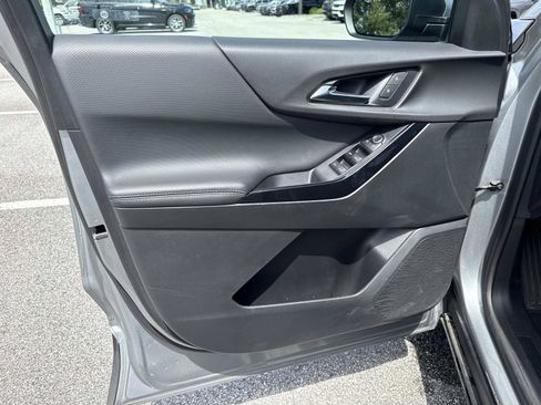 Used 2025 Chevrolet Equinox LT FWD image 17
