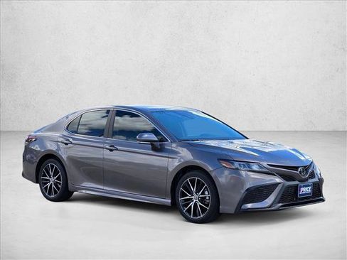 Used 2024 Toyota Camry SE FWD image 3