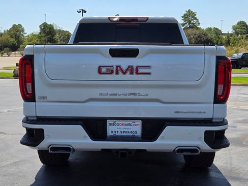 Used 2023 GMC Sierra 1500 Denali w/ Technology Package AWD/4WD image 4