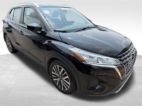 Used 2023 Nissan Kicks SV FWD image 2