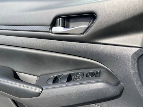 Used 2025 Nissan Altima 2.5 SV image 14